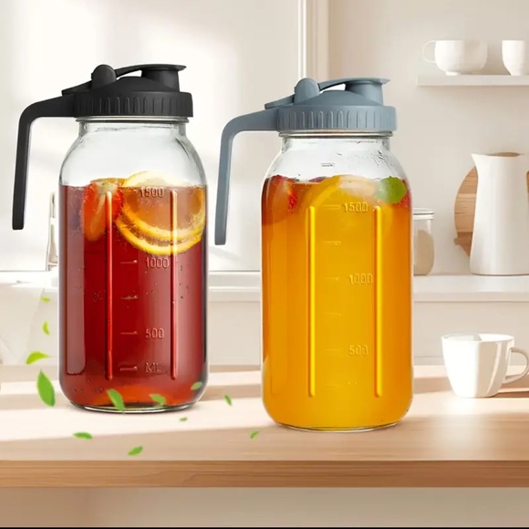 (1) NEW Glass Beverage Pitcher with Black Lid and infuser 8 cups/4 pints - Picture 1 of 9